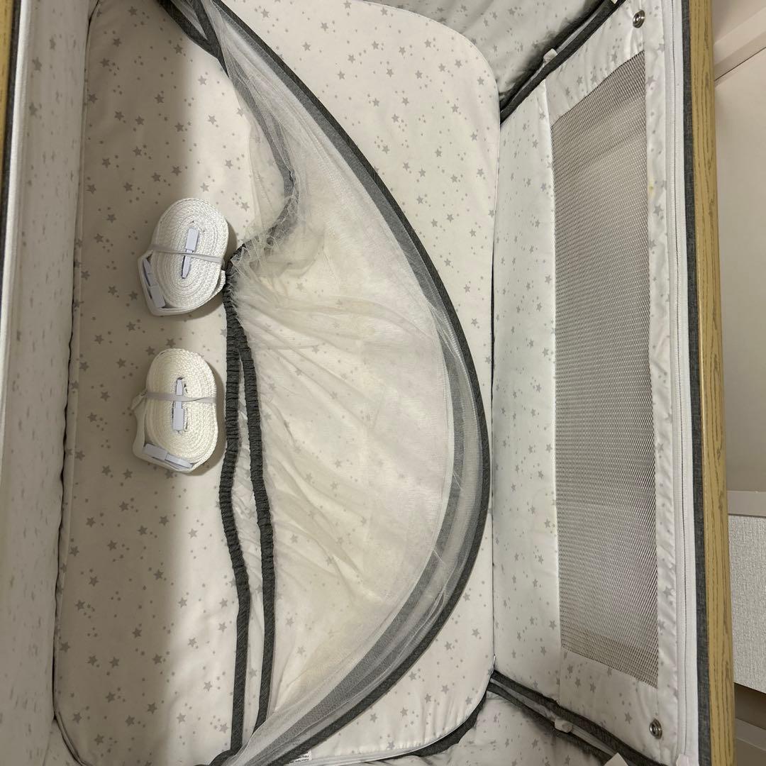 ZOOBLY 星柄ベビーベッド メッシュサイドパネル付き