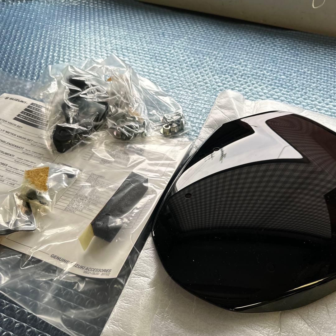 新品　スズキ純正　GSR750 メーターバイザー　スクリーン　スモーク
