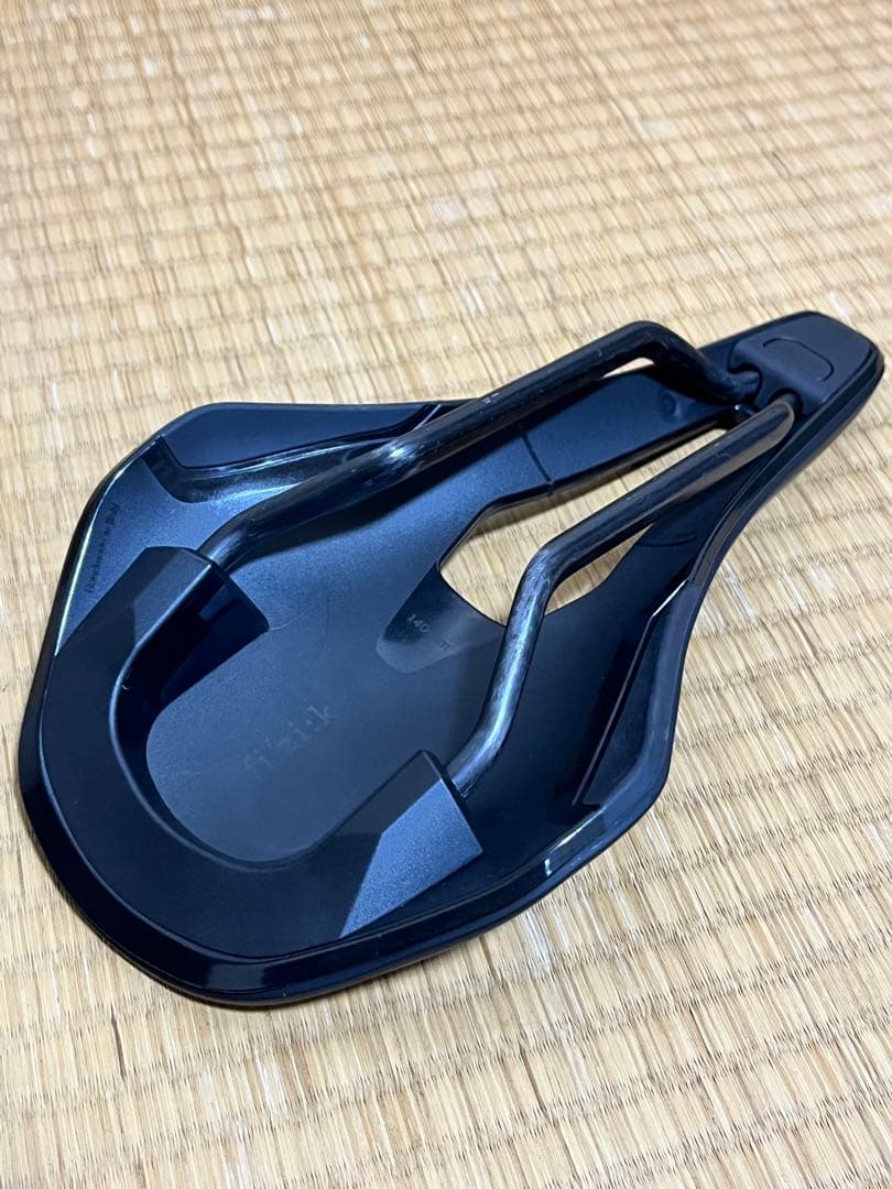 fi'zi:kフィジークARGO VENTO R1 カーボンレール