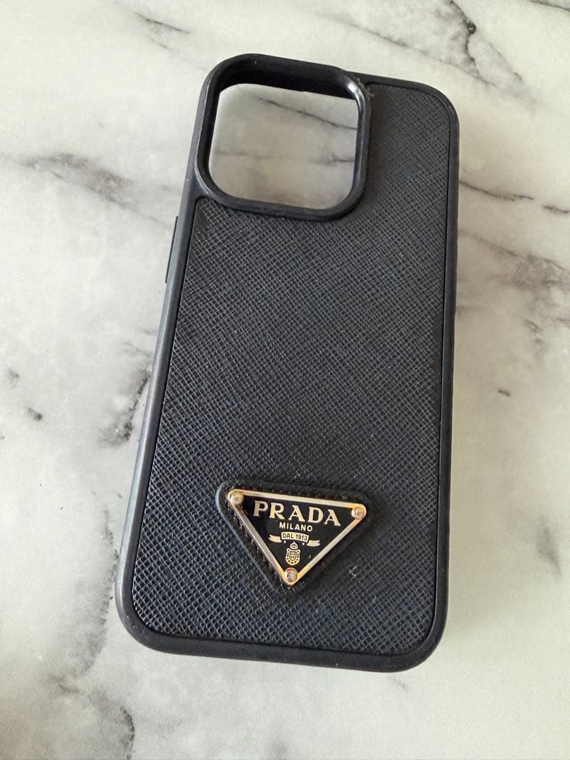 PRADA ブラックレザー iPhone15Pro用ケース
