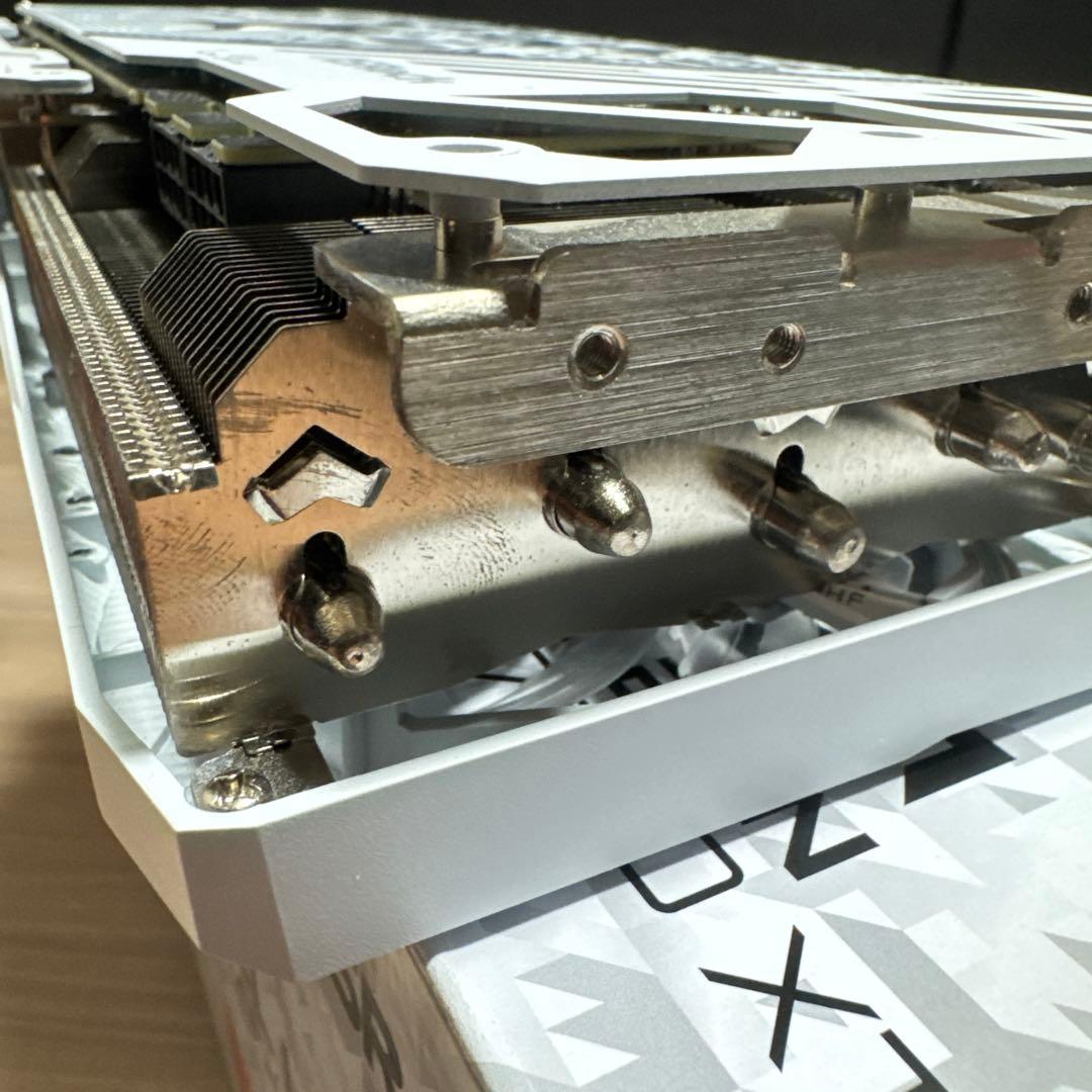 グラフィックボード・グラボ・ビデオカード AMD RADEON RX 7700 XT 12GB