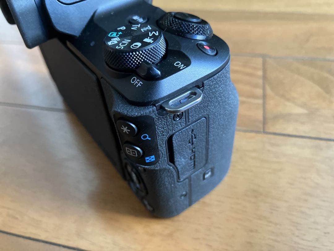 Canon キャノンEOS Kiss M2 ダブルズームキット ブラック