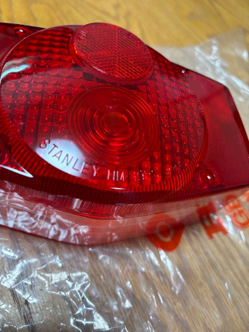 HONDA CB400F 純正テールランプ　未使用品割れカケ無し