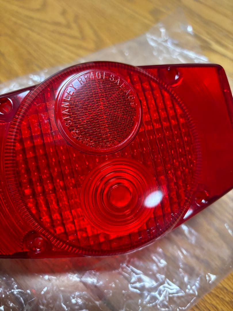 HONDA CB400F 純正テールランプ　未使用品割れカケ無し