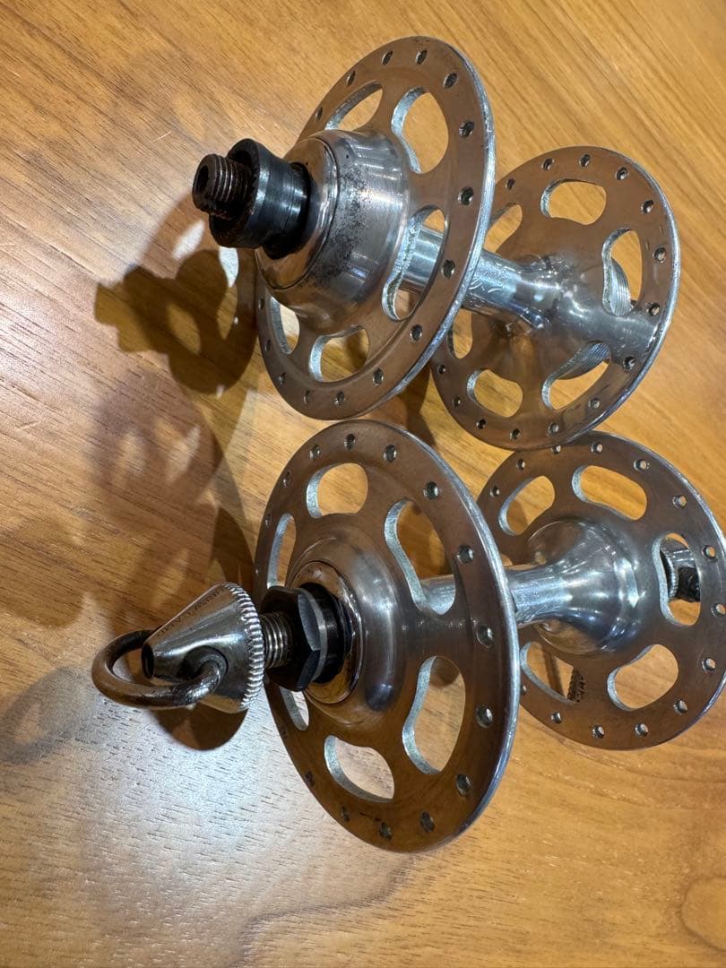 Campagnoloアルミ製ホール付きハブ クランク付き