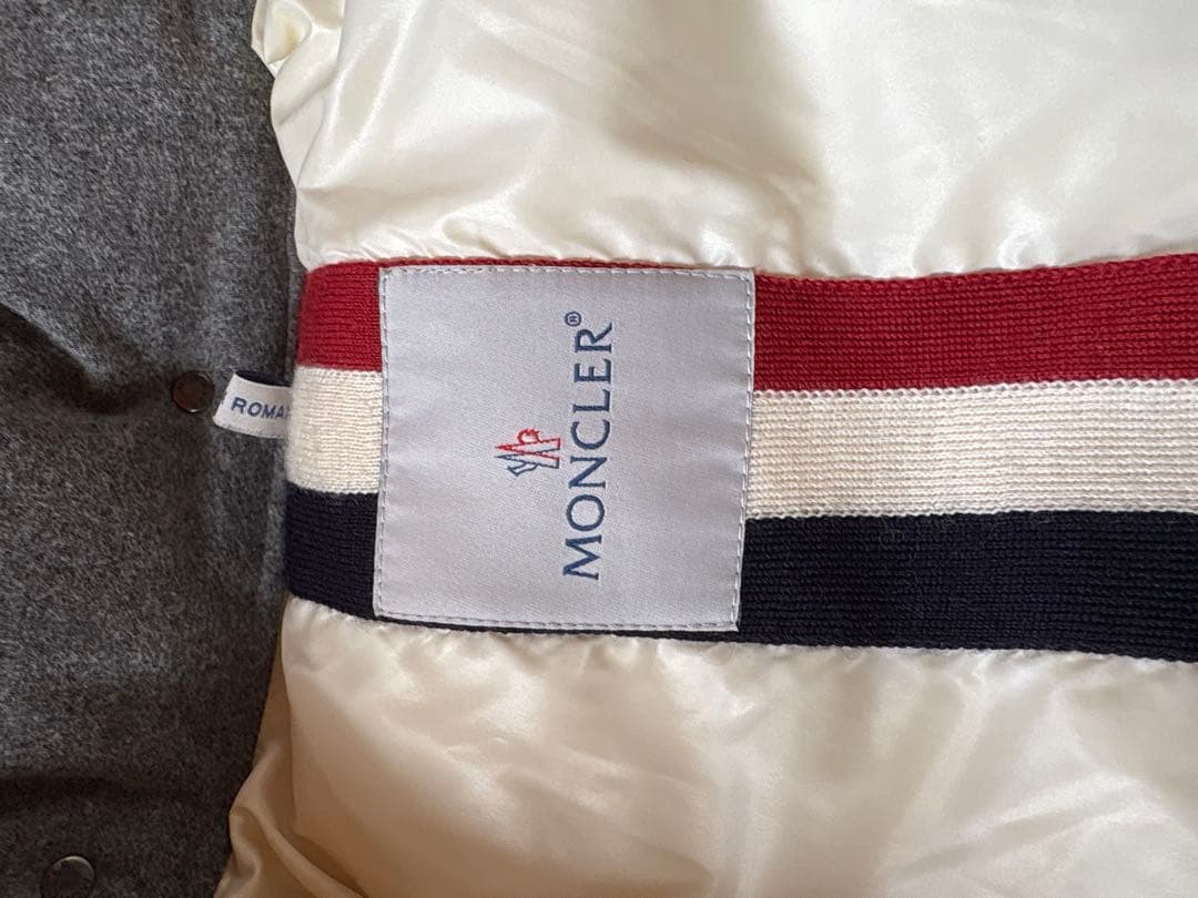 モンクレールグレー フード付きダウンジャケット
