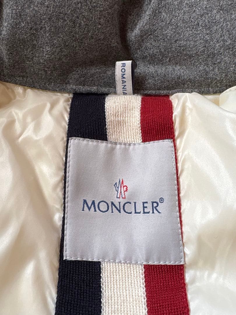モンクレールグレー フード付きダウンジャケット