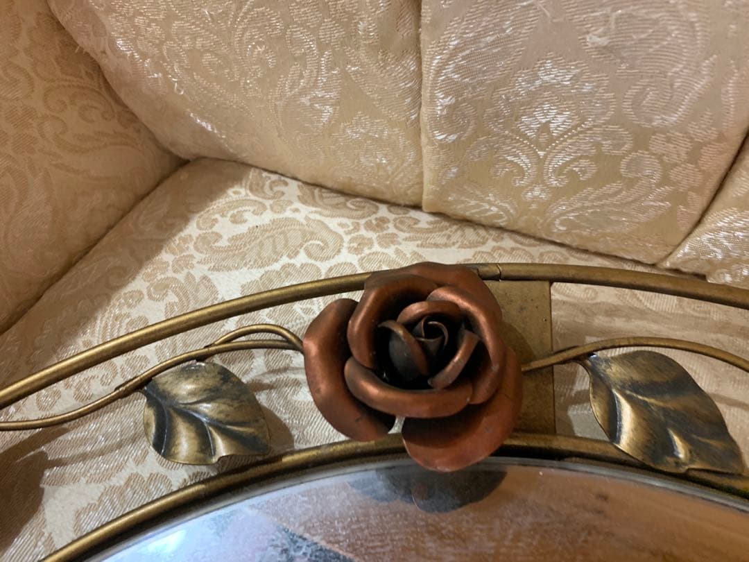 バラ装飾の円形壁掛け鏡　アンティーク　バラ　薔薇　姫系