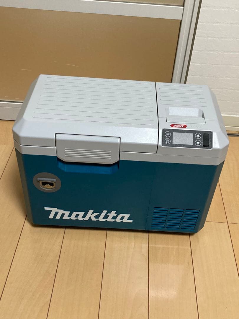 Makita 充電式保冷温庫　7L CW003G