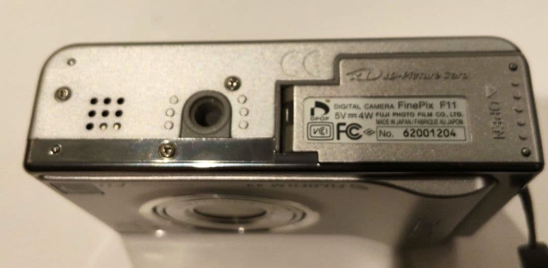 Fujifilm FinePix F11 6.3メガピクセル デジタルカメラ