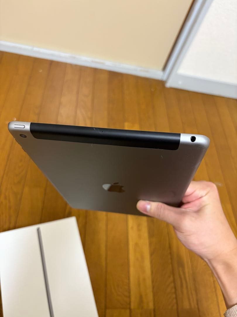 iPad (第5世代) 128GB SIMフリーバテッリ容量96%