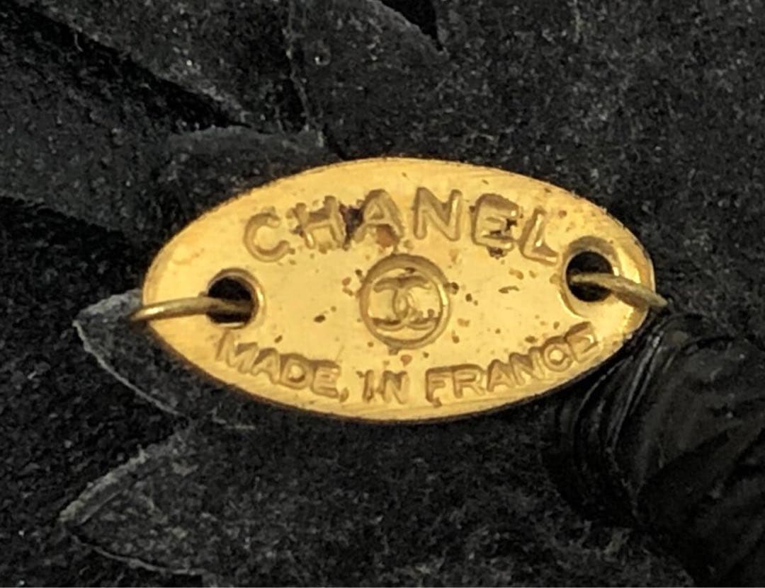 T01/156 CHANEL シャネル ブローチ カメリア CCマーク パテント