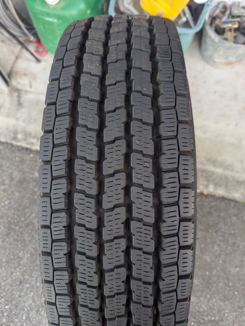 Yokohama 195/80R15 スタッドレスタイヤセットハイエース用