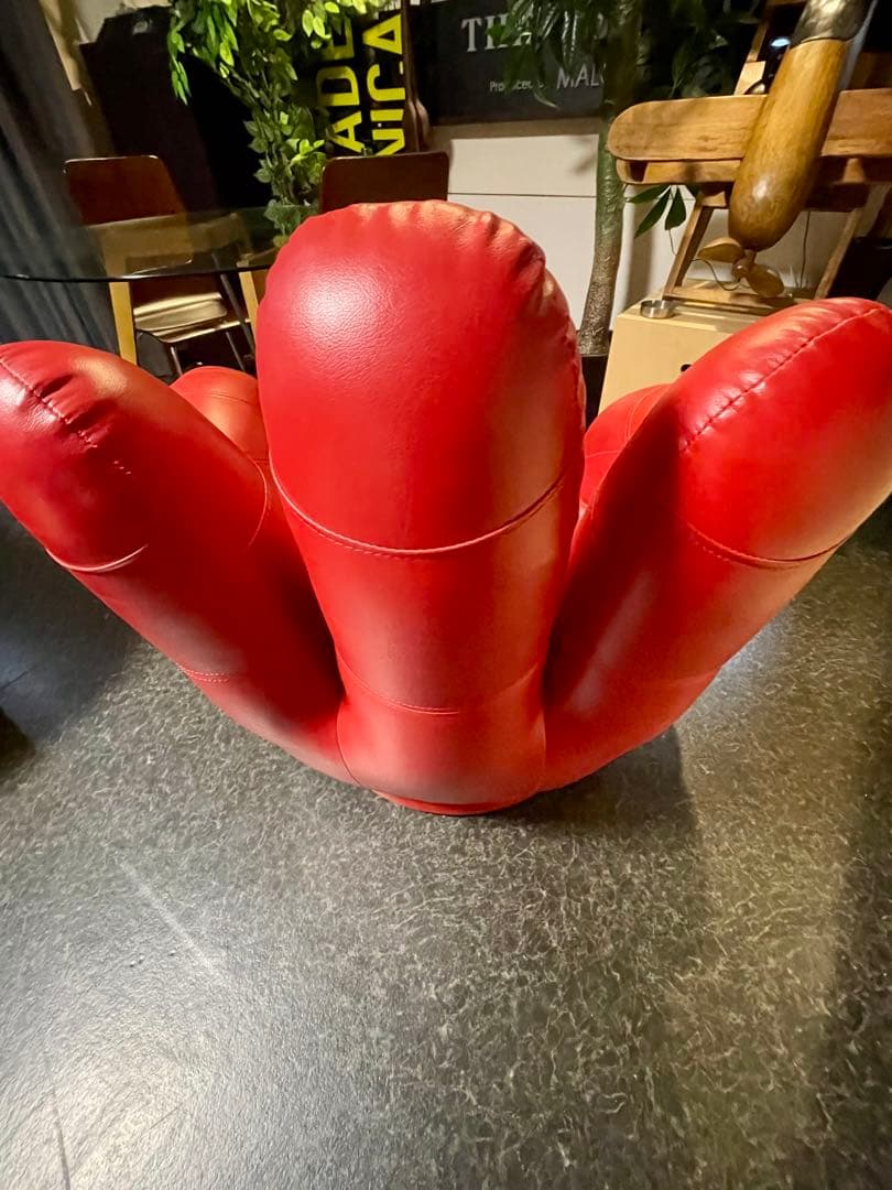 山田です。！　　　　　フィンガー ソファー 赤色 回転式 手 5本指