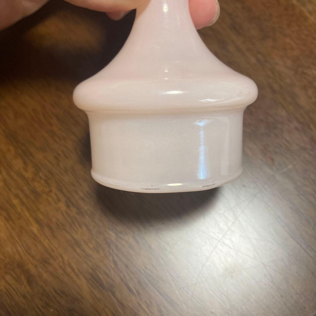 アンカーホッキング社のレインボーシリーズのウォーターボトルとフャイヤーキングの本