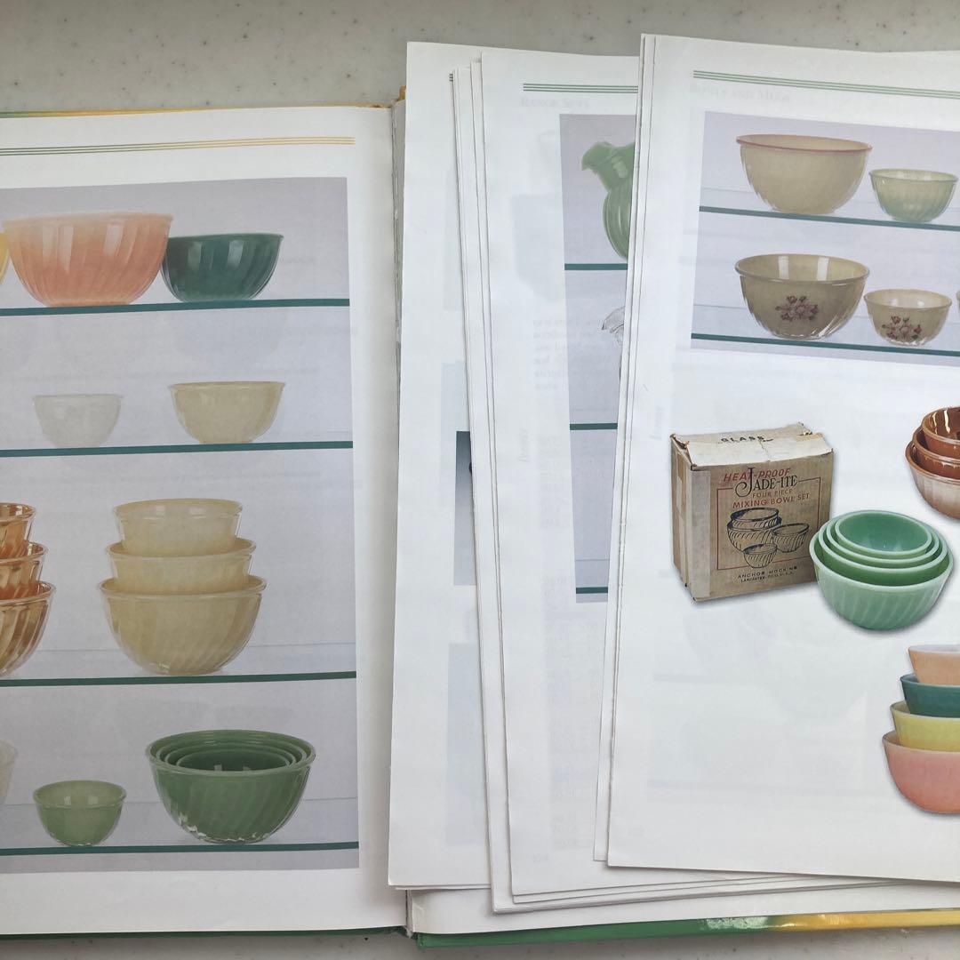 アンカーホッキング社のレインボーシリーズのウォーターボトルとフャイヤーキングの本