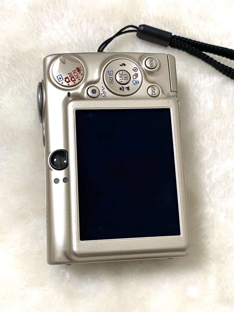 若い世代に再加熱のデジカメ美品早い者勝ち！人気のゴールドCANON IXY700