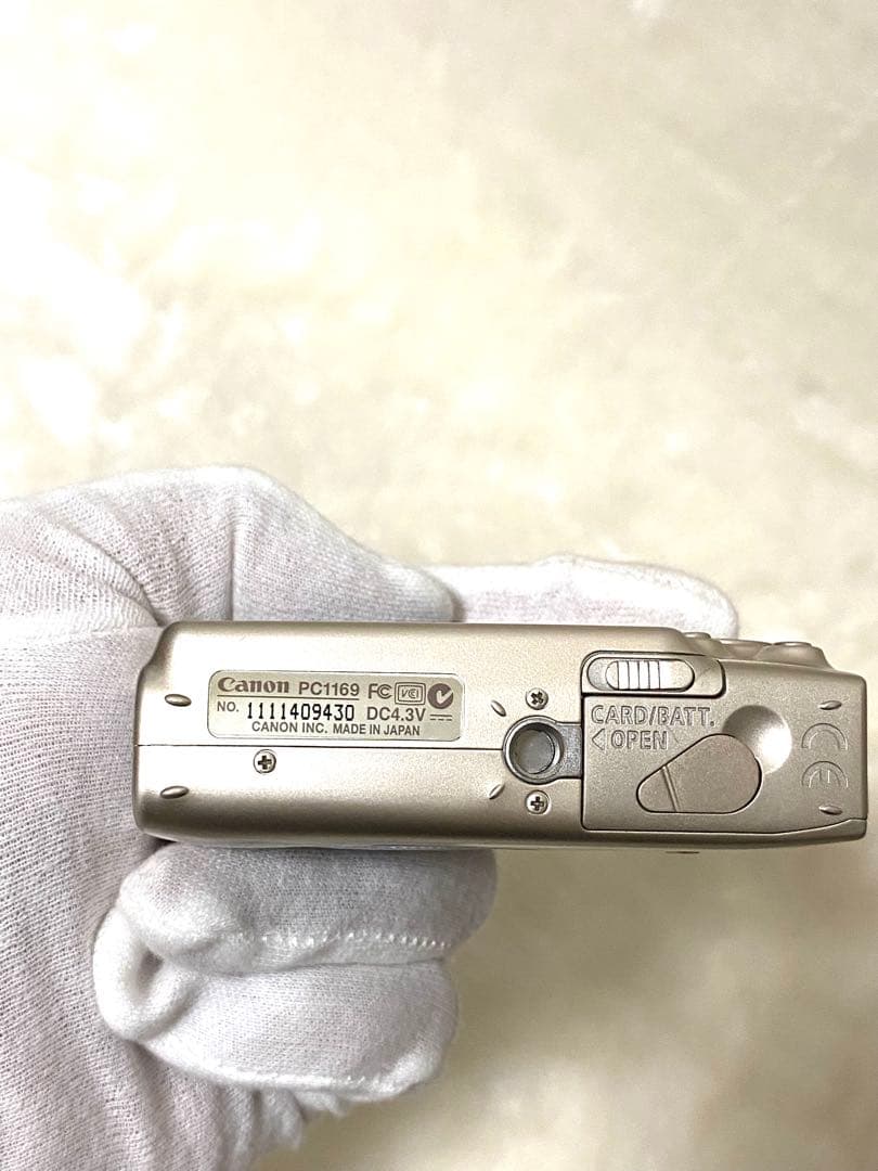 若い世代に再加熱のデジカメ美品早い者勝ち！人気のゴールドCANON IXY700