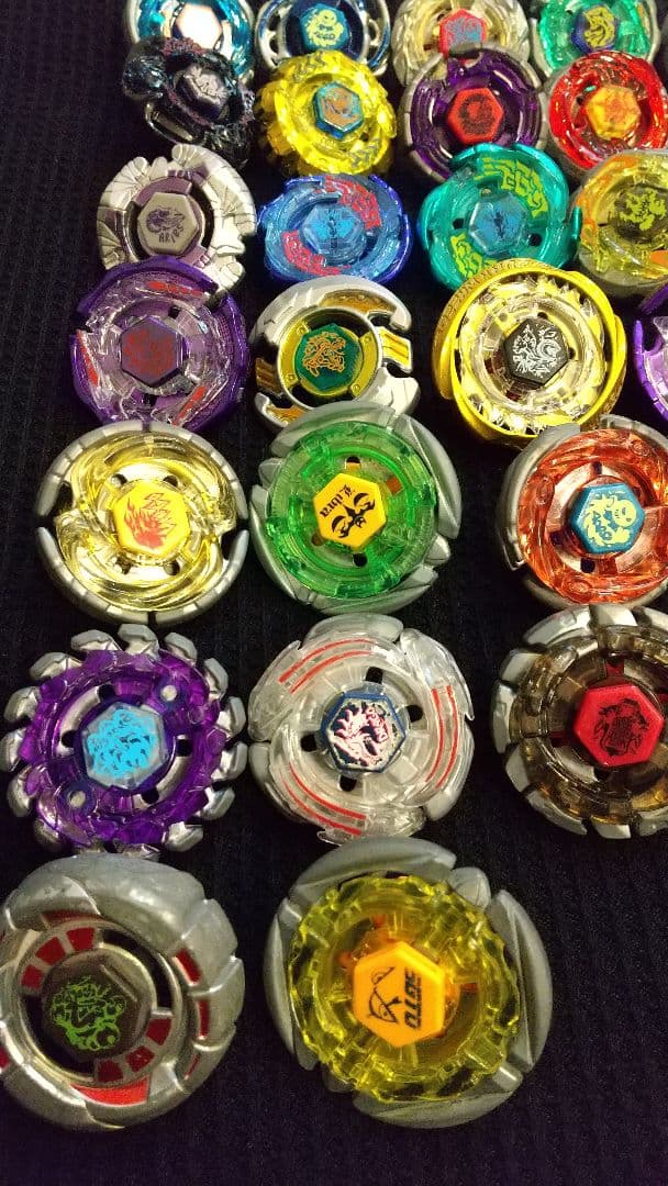 【人気】ベイブレード+パーツ等 引退品まとめ売り