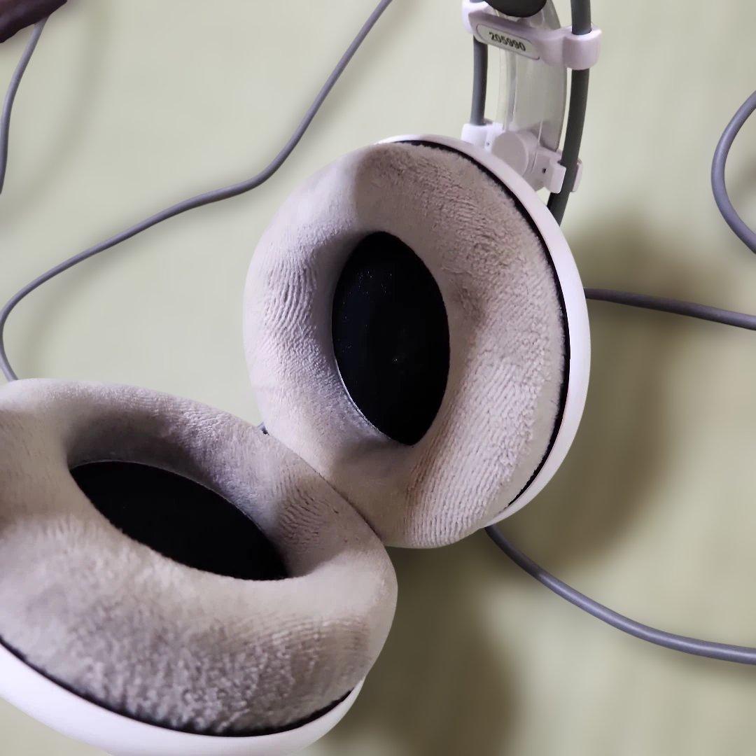 akg K701有線ヘッドホン　モニターヘッドホン