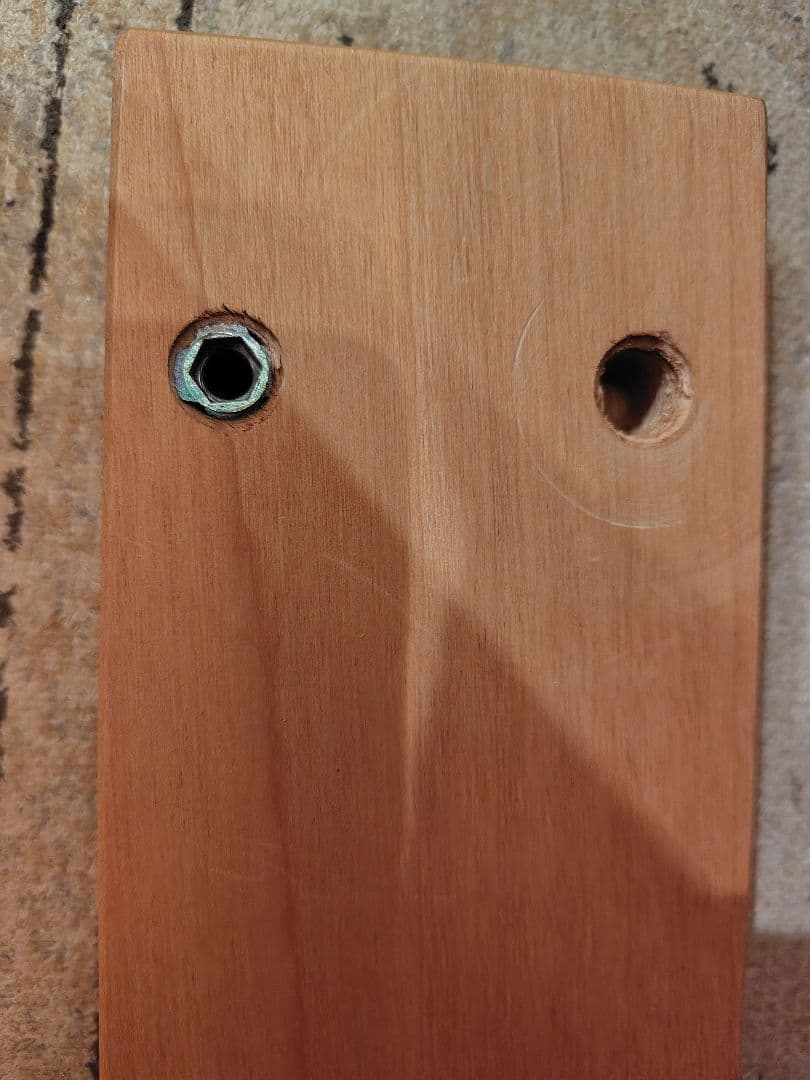 【11月引き取り限定・豊島区】アルダー材 ダブルサイズベッドフレーム（家具の里）