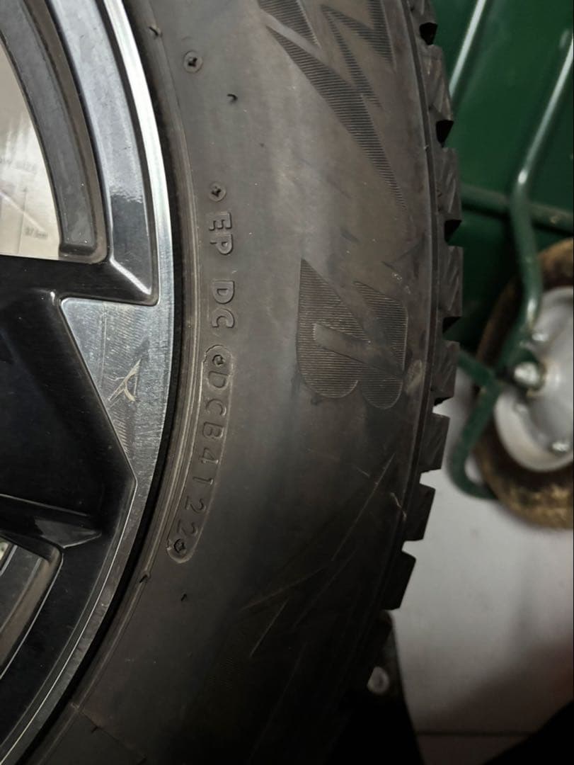 アウディ　スタッドレスタイヤセット　18インチ