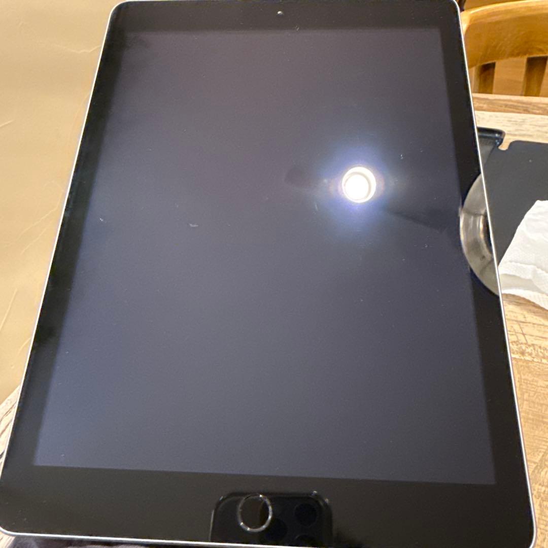 iPad 第5世代 Wi-Fiモデル　128GB