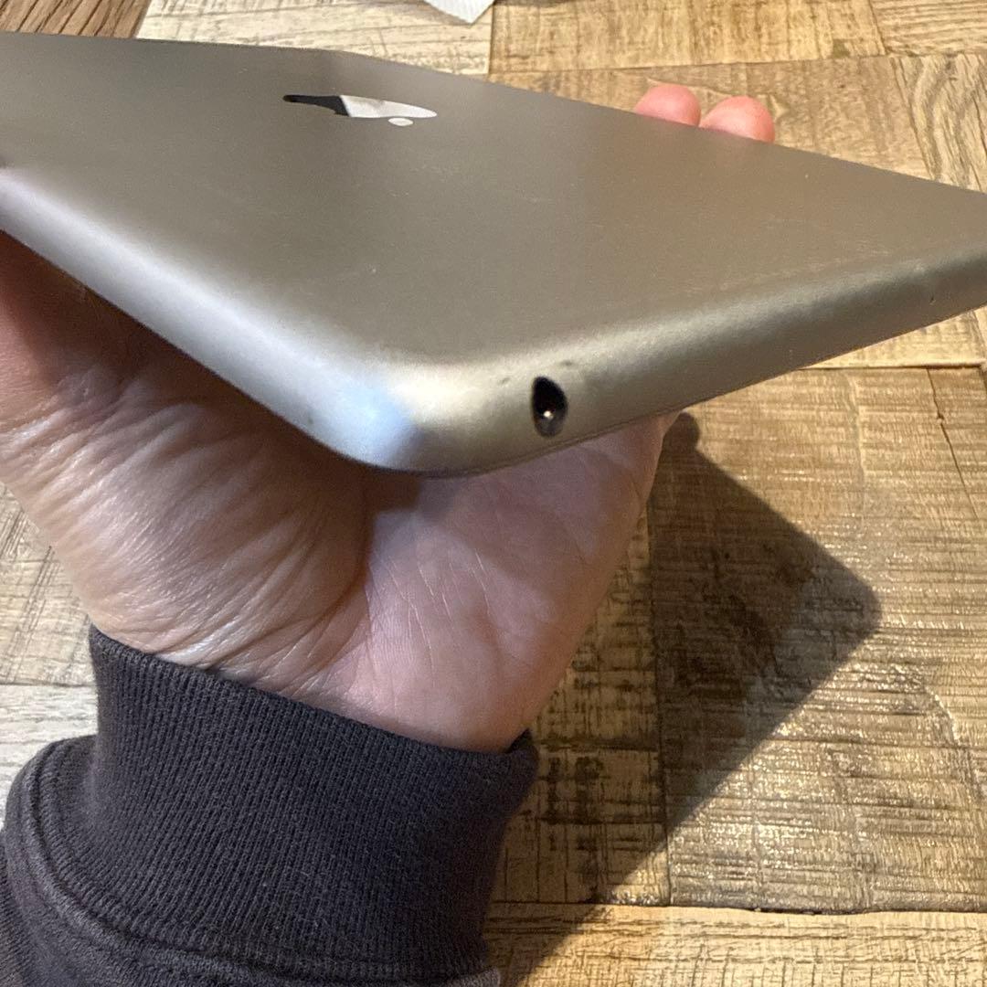 iPad 第5世代 Wi-Fiモデル　128GB