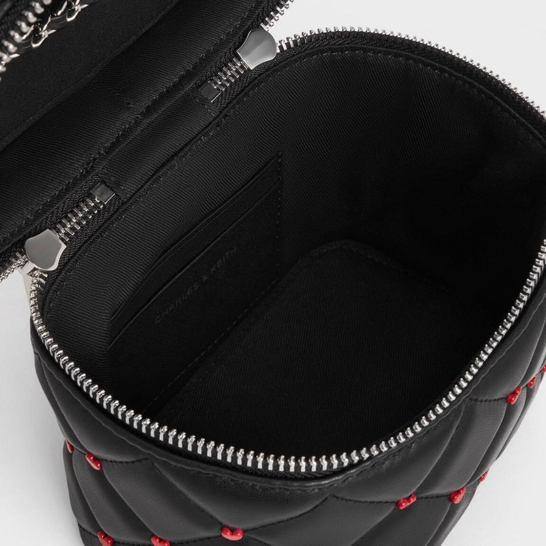 CHARLES & KEITH ネズ キルトハートプリントバッグ