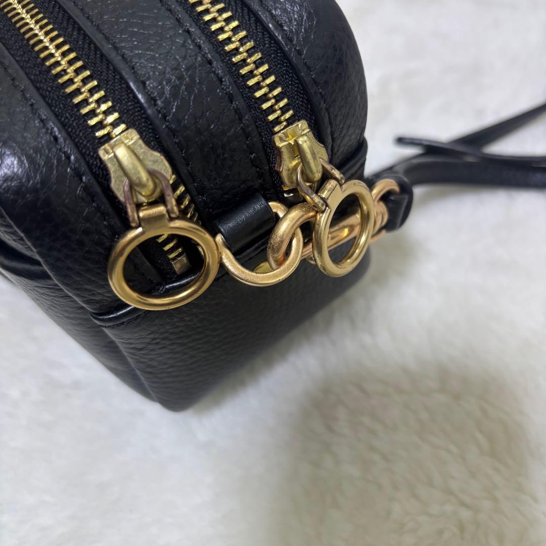 【未使用級】Tory Burch ブラック レザーショルダーバッグ カメラ 2層