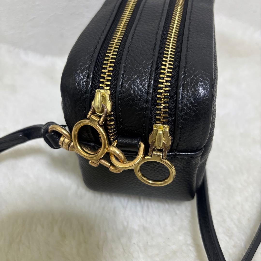 【未使用級】Tory Burch ブラック レザーショルダーバッグ カメラ 2層