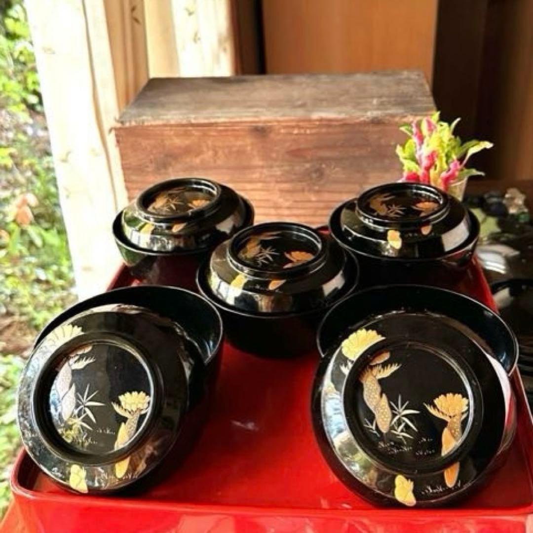 感謝お嫁入り‼️明治39JAPAN蒔絵　福寿草&梅と松葉真塗り上黒椀　吸物椀5客