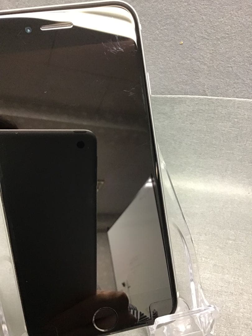 美品 国内版 SIMフリー iPhoneSE2 　64GB 　ホワイト色