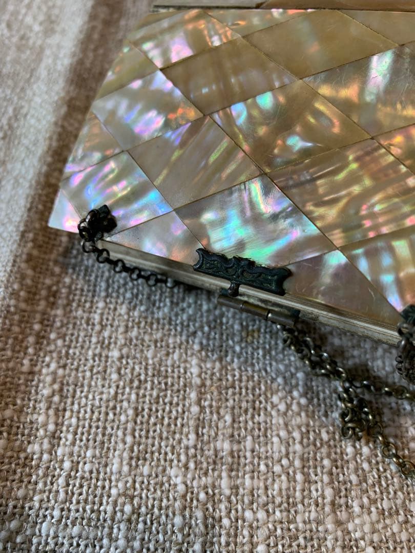 フランス製　アンティーク　レアな鞄型の手で持つ聖書！周りが貝細工で見事です！