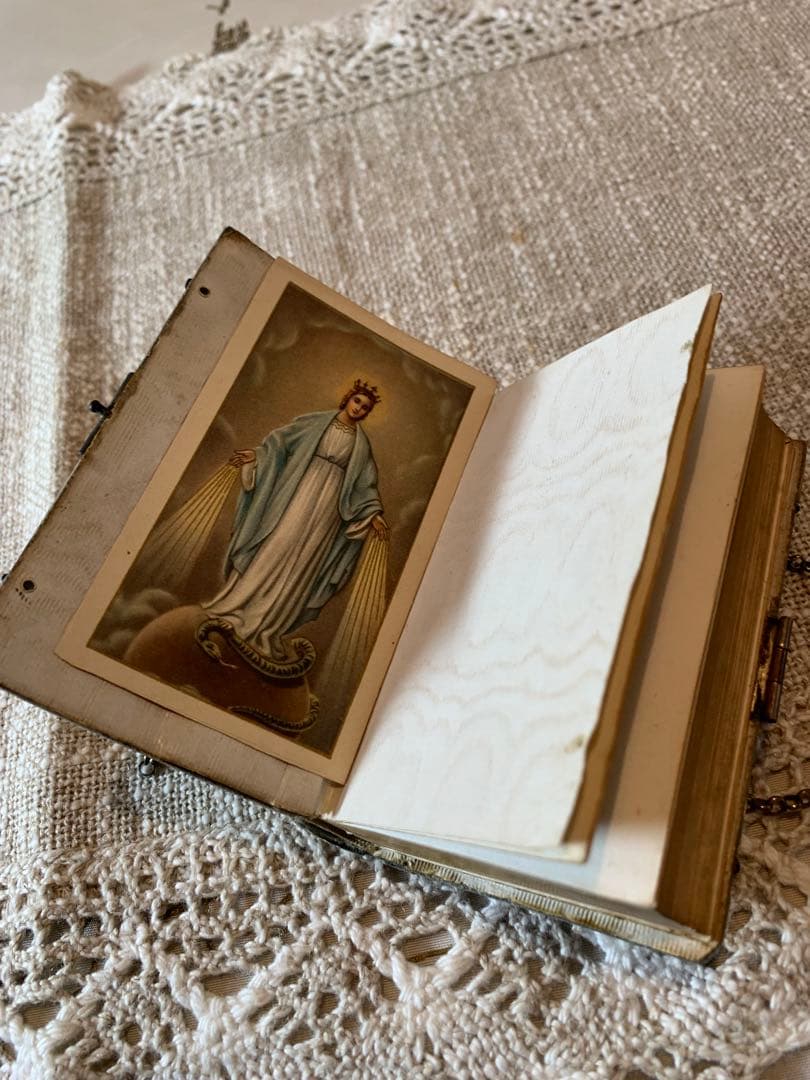 フランス製　アンティーク　レアな鞄型の手で持つ聖書！周りが貝細工で見事です！