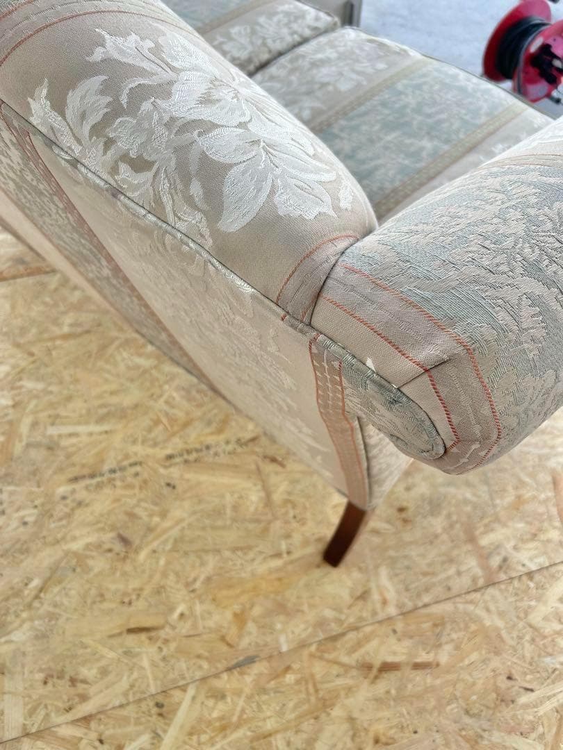 523 チェア イーセンアーレン ソファ 3人 猫脚 クラシック 大塚家具　b