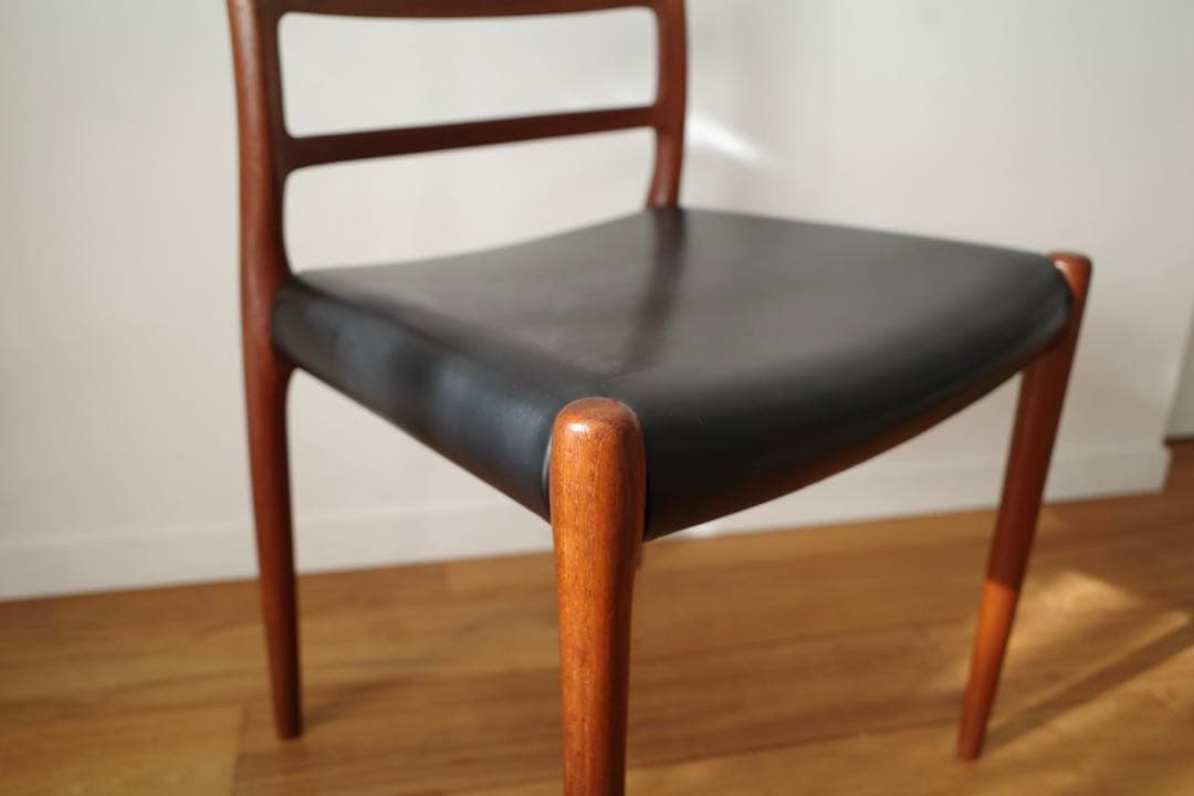 美品【ヴィンテージ モラー82】チーク 座面新品 / yチェア