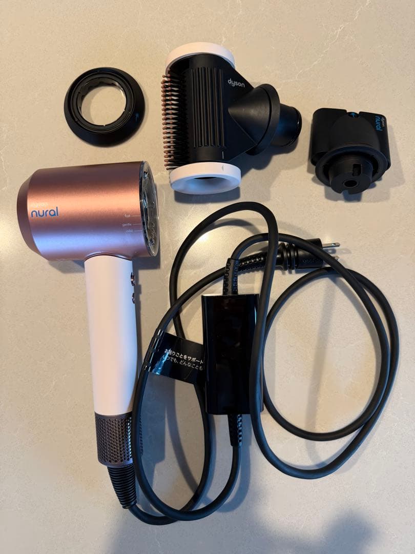 Dyson Supersonic ドライヤー HD16 定価: 53,800円