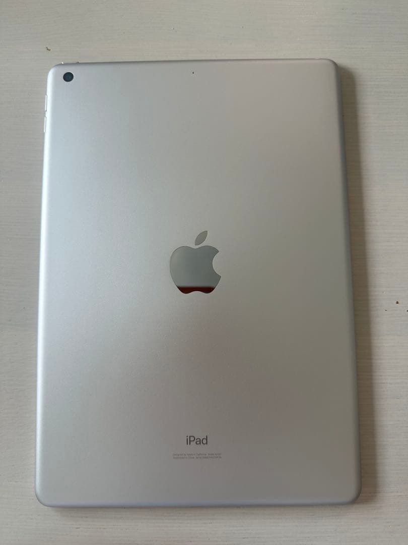 【未使用】Apple iPad シルバー 本体　第7世代　32GB