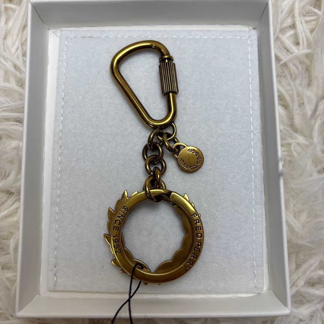 新品☆未使用【フレッドペリー】ゴールド　ロゴデザイン　刻印　キーリング
