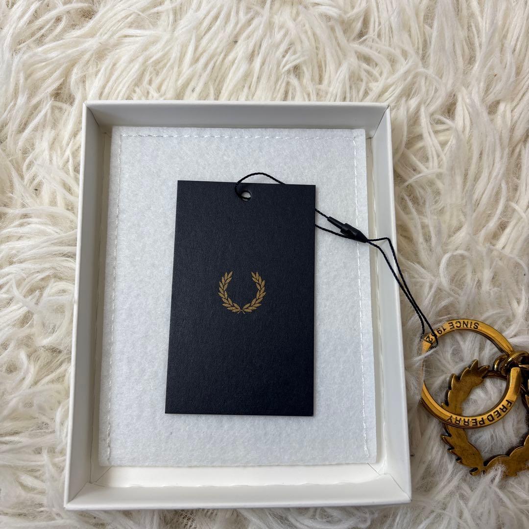 新品☆未使用【フレッドペリー】ゴールド　ロゴデザイン　刻印　キーリング