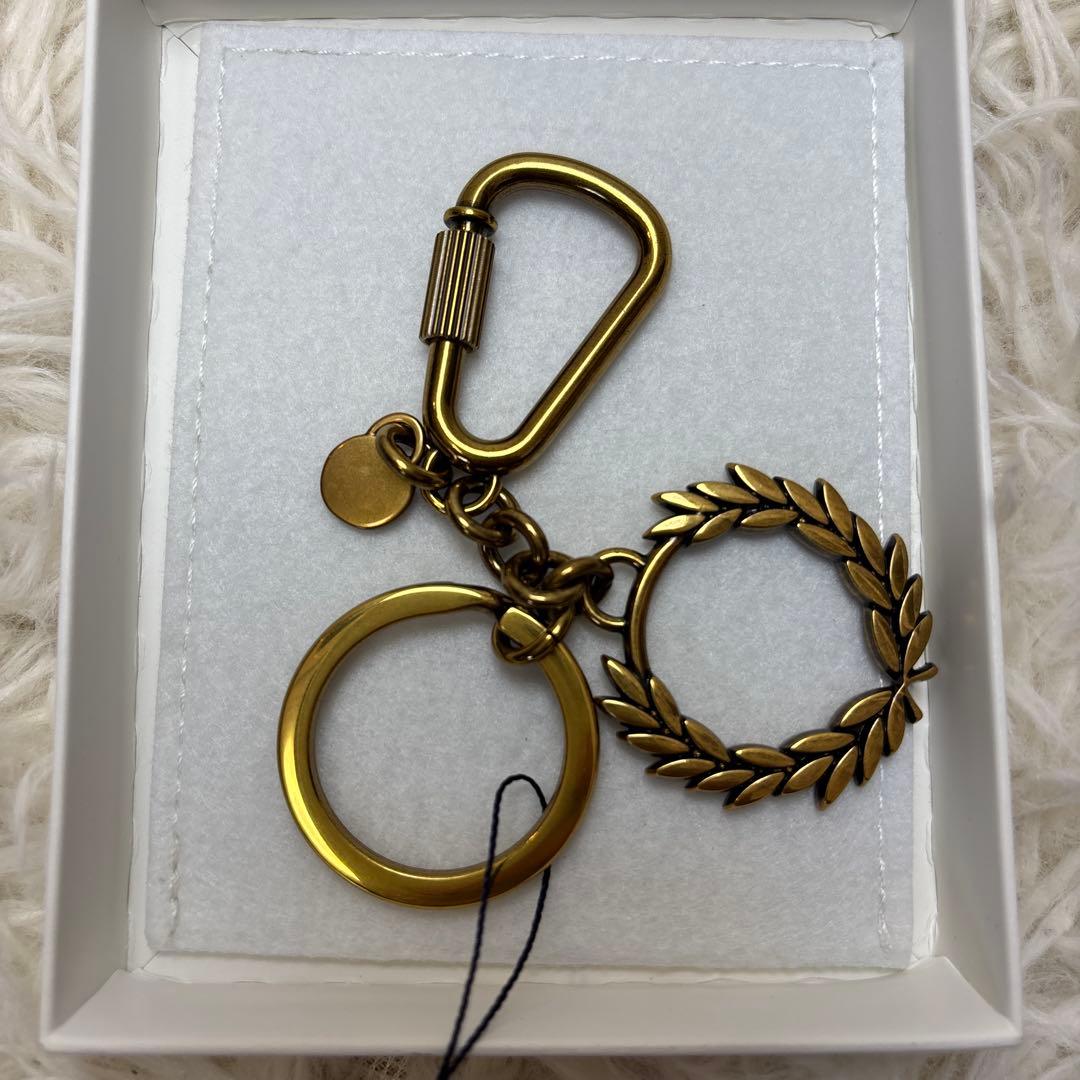 新品☆未使用【フレッドペリー】ゴールド　ロゴデザイン　刻印　キーリング