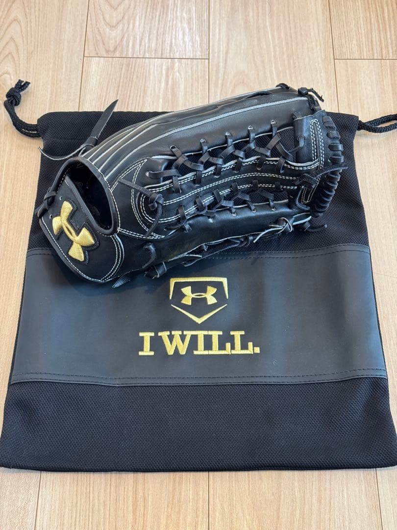 【美品】アンダーアーマー　野球硬式グラブ　外野手用　黒　(1300671）