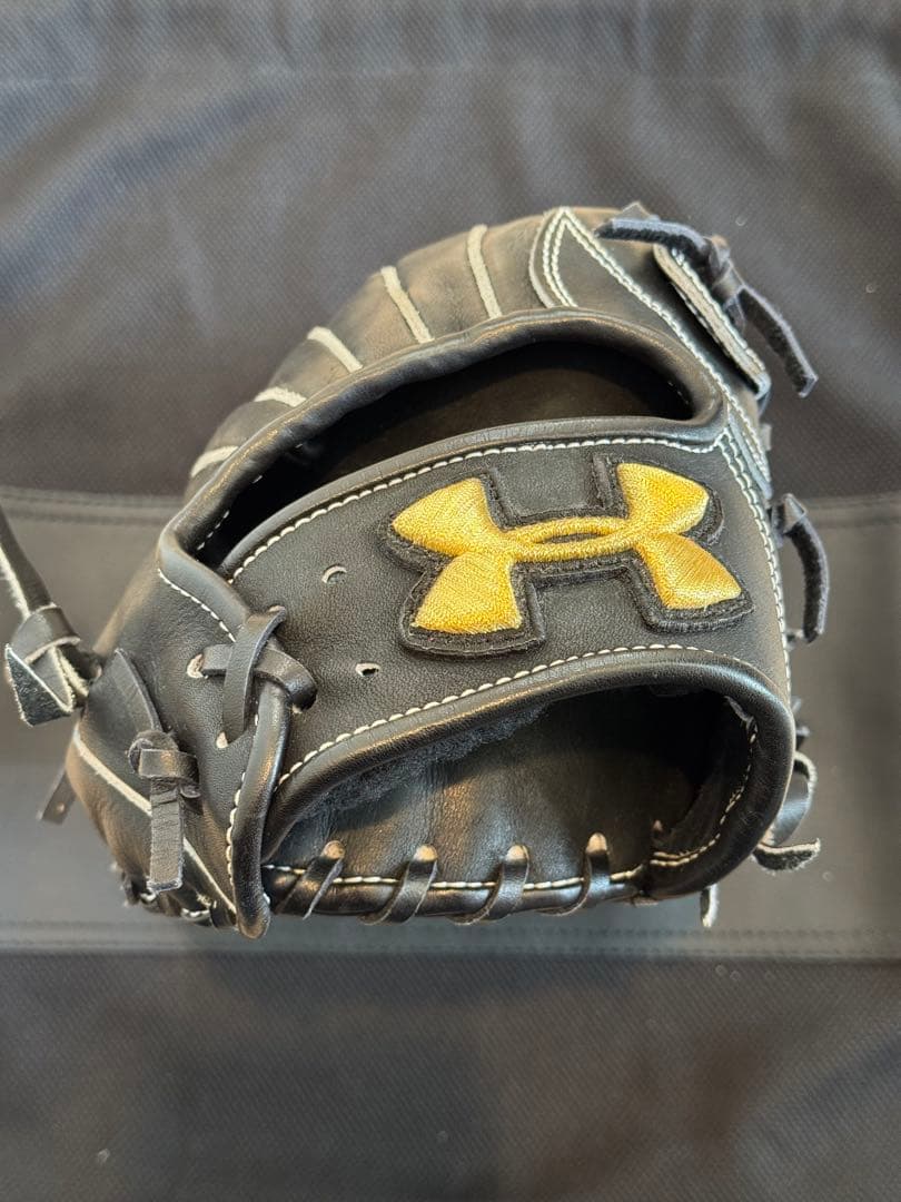 【美品】アンダーアーマー　野球硬式グラブ　外野手用　黒　(1300671）