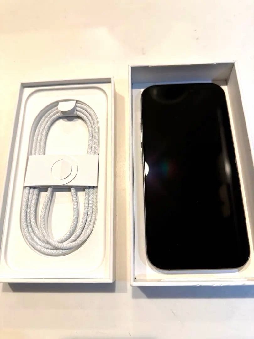【超美品】iPhone 16Pro