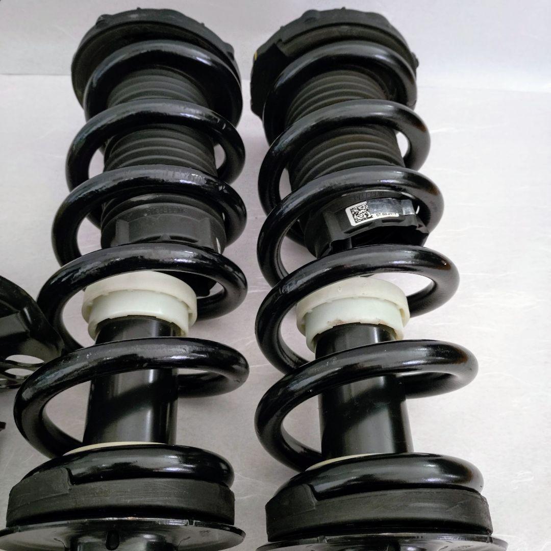 ぷぷえみ【】純正品 (G01) X3 M40d 純正サスペンション