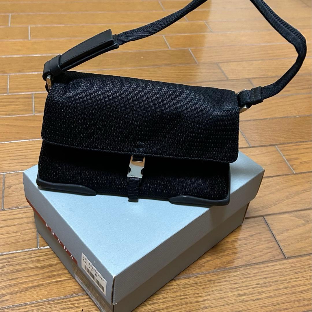 【新品】プラダミニバッグ黒