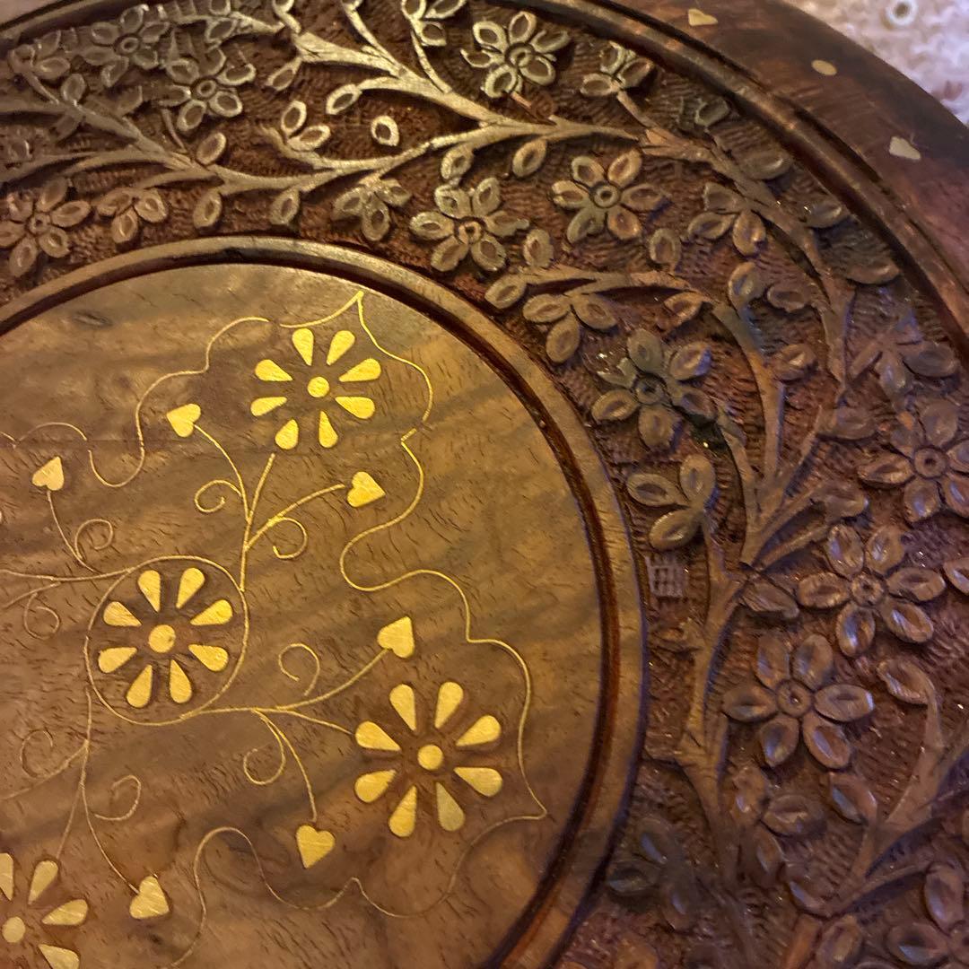 インド製　椅子ミニテーブル折りたたみ可能木製彫刻入り円形　横30cm高さ31cm