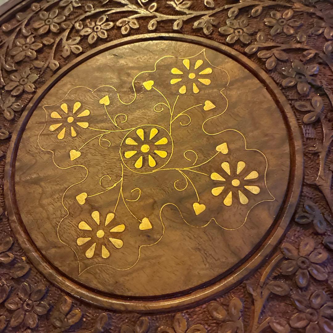 インド製　椅子ミニテーブル折りたたみ可能木製彫刻入り円形　横30cm高さ31cm