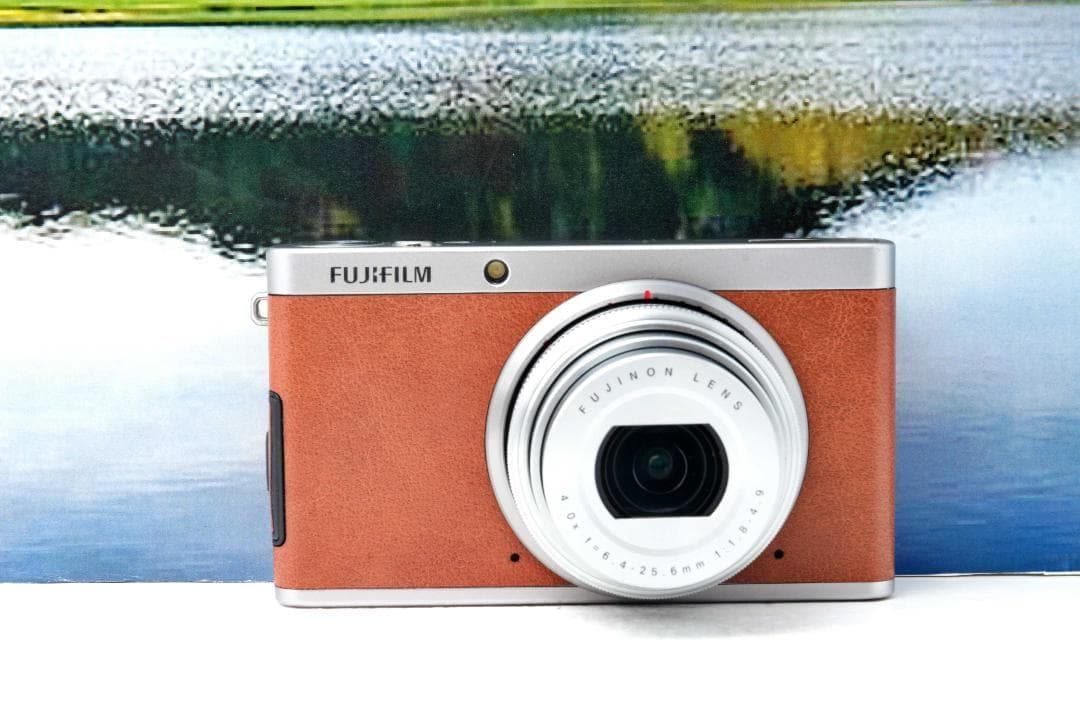 FUJIFILM XF1 高級コンデジ バッテリー　充電器